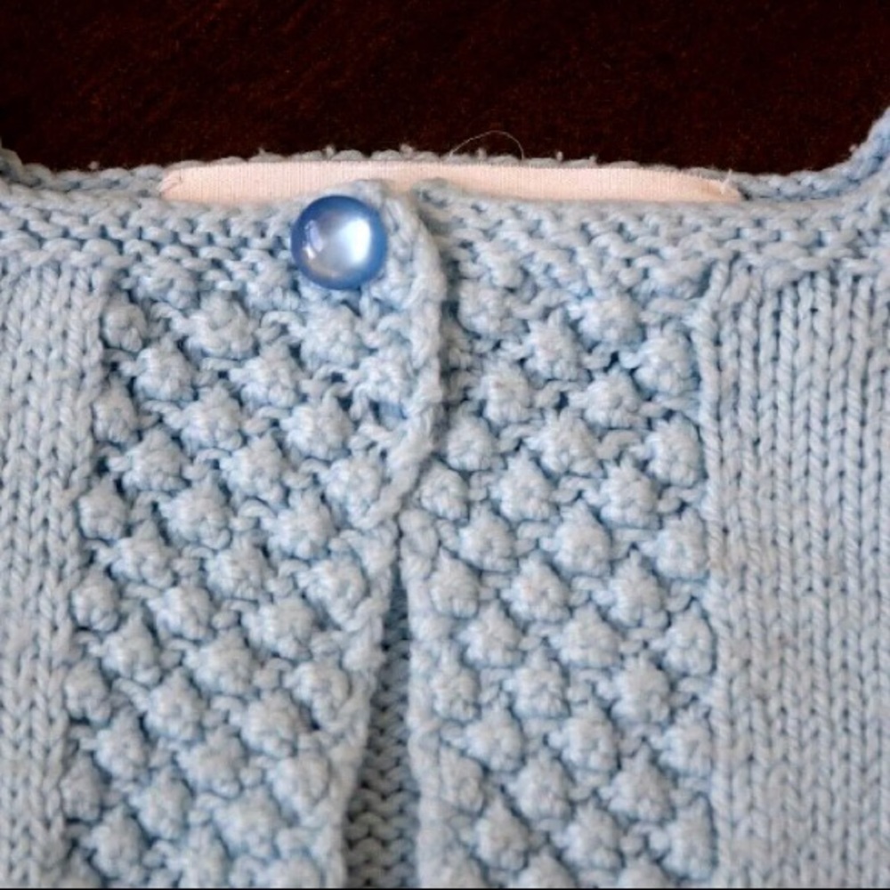 Handknitted  Baby Cardigan Sweater Baby blue w/One  Button Raglan sl. 3-… - Picture 5 of 7